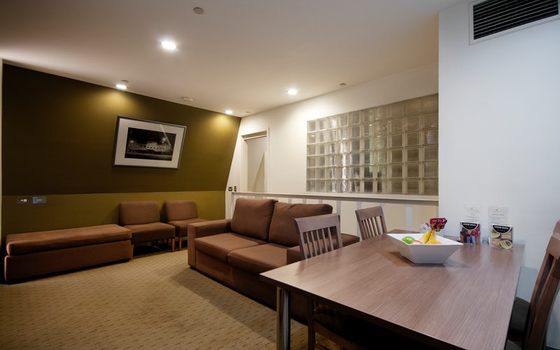 Large hotel room in Melbourne. Book Direct for the best rate