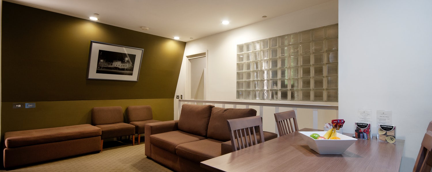 Large hotel room in Melbourne. Book Direct for the best rate